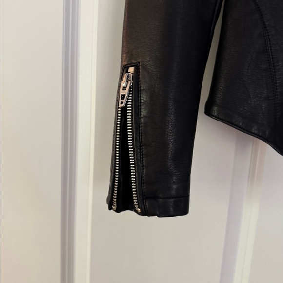 Blank NYC faux leather jacket never worn - Picture 2 of 3